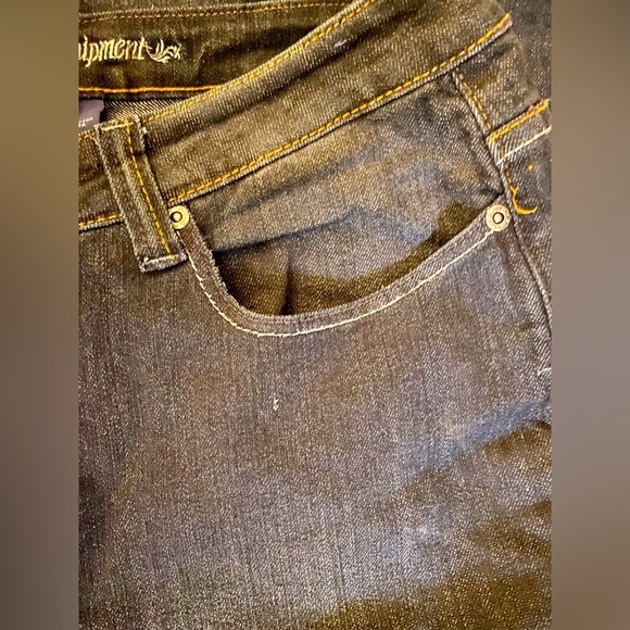 ✅Y2K, B.u.m Equipment jeans 👖w/ stretch, front & back pocket.  💙 - Picture 6 of 6